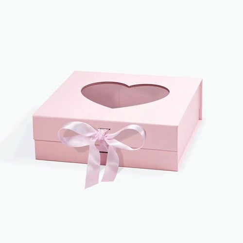 Pudełko Magnetyczne Różowe Z Wstążką i Okienkiem Serce 235x235x80mm