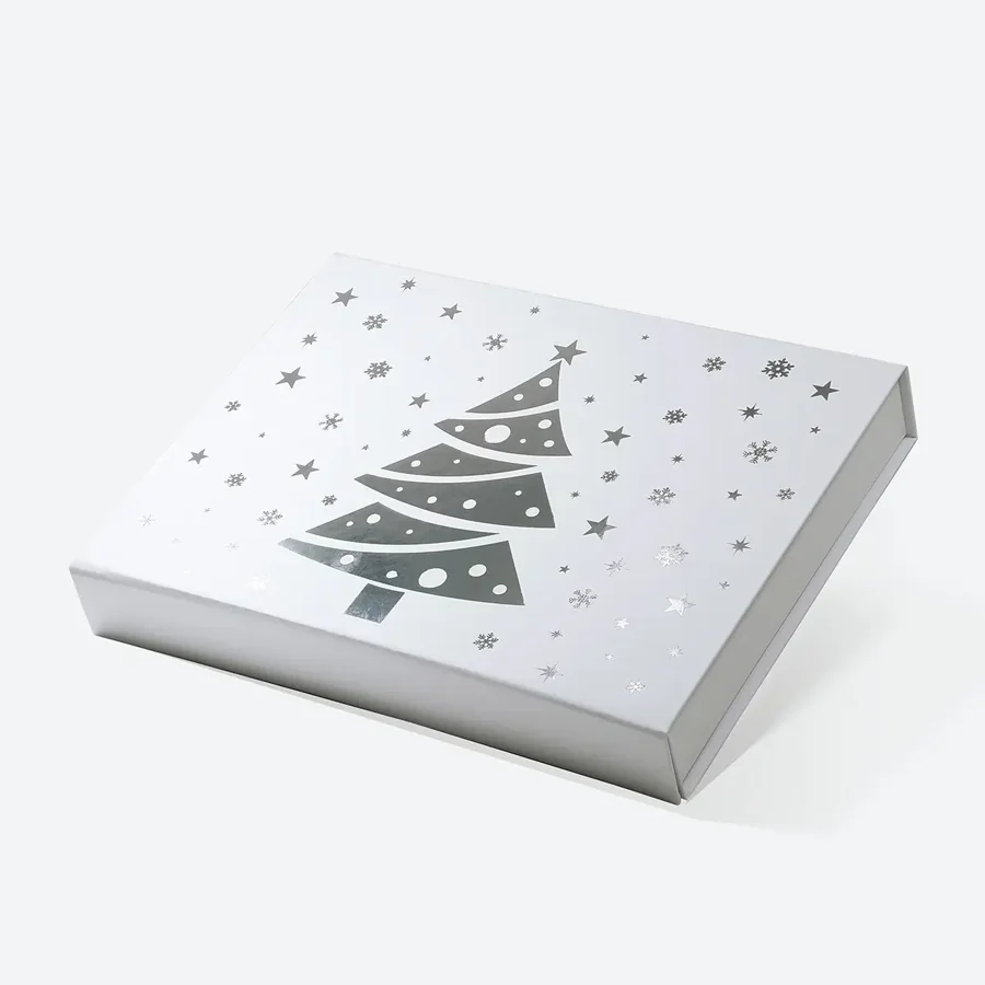 Białe świąteczne pudełko magnetyczne średnie 28x21x4 cm prezentowe
