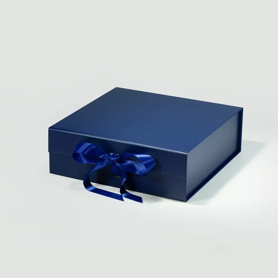 Pudełko Magnetyczne Granatowe Z Wstążką 235x235x80mm (zew) Na Prezent