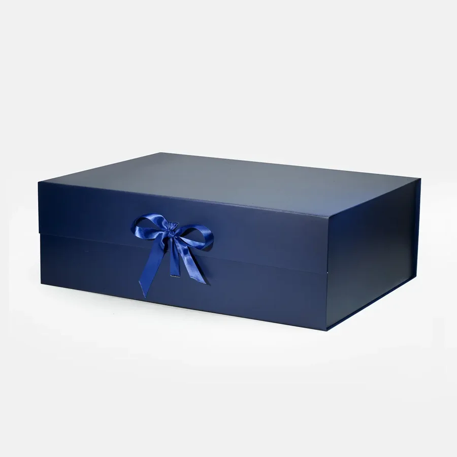 Pudełko magnetyczne prezentowe 600x440x200 mm granatowe XXL ze wstążką