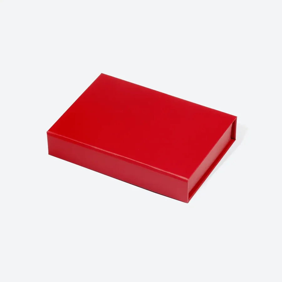 Małe czerwone pudełko magnetyczne 120x90x25 mm premium na prezent
