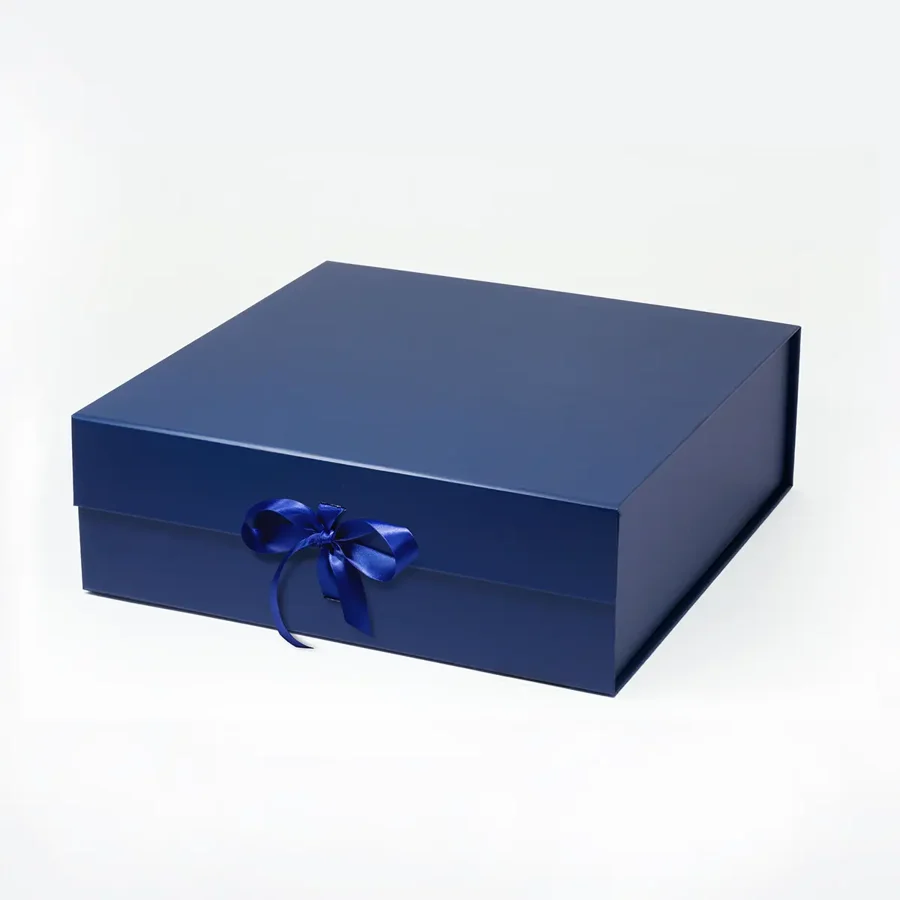 Pudełko Magnetyczne Granatowe Z Wstążką 305x305x102mm Prezentowe