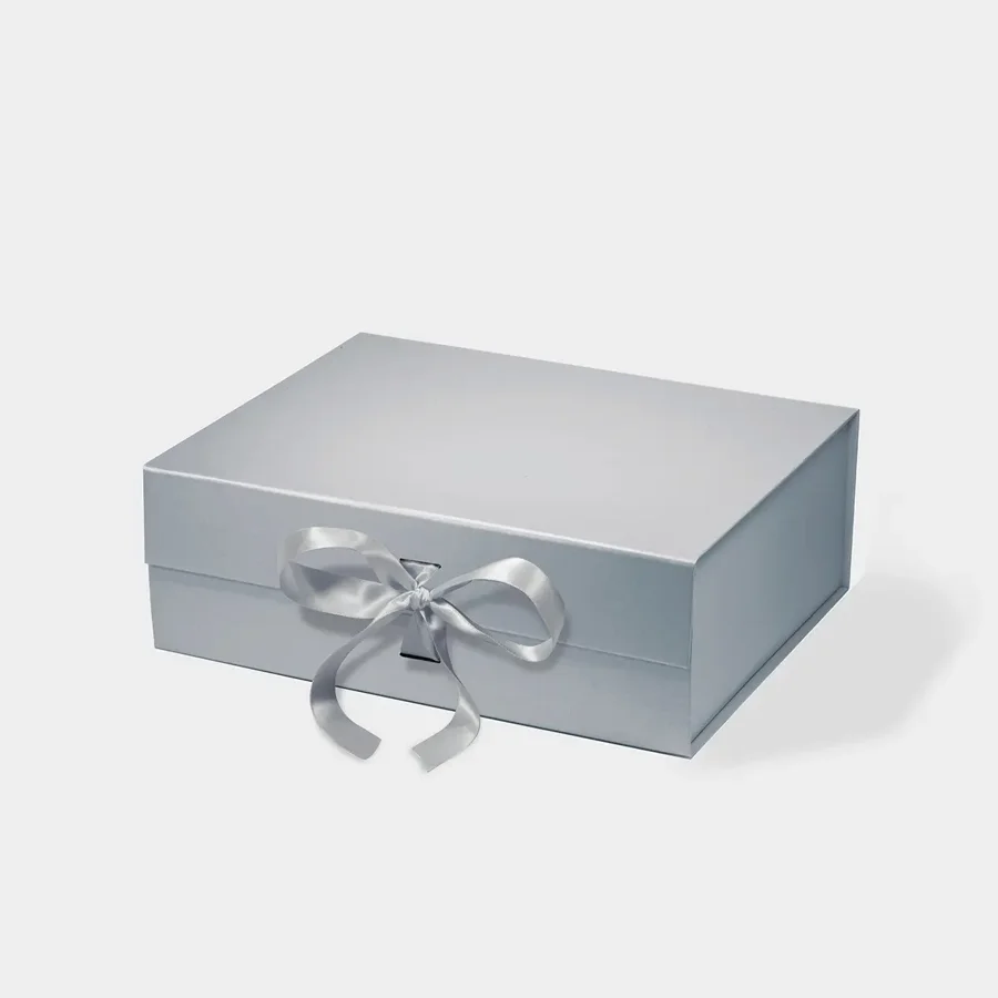 Pudełko Magnetyczne Perłowe Srebrne Z Wstążką 330x255x115mm Prezentowe
