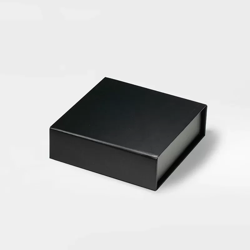 Czarne pudełko magnetyczne 120x120x40 mm, opakowanie na biżuterię
