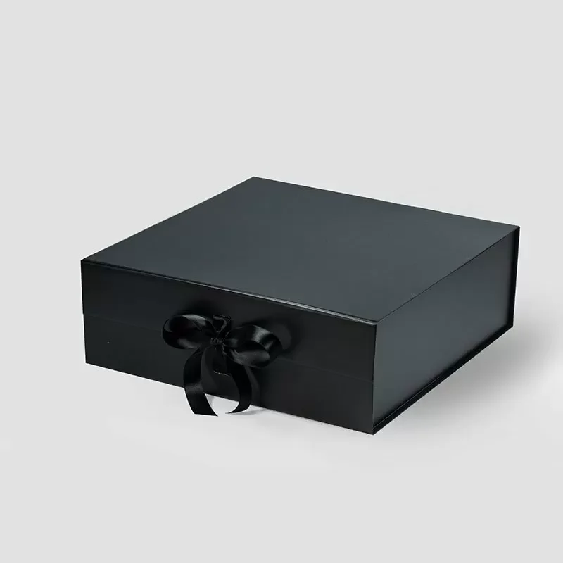 Pudełko Magnetyczne Czarne A4 Z Wstążką 330x330x115mm(zew) Ozdobne