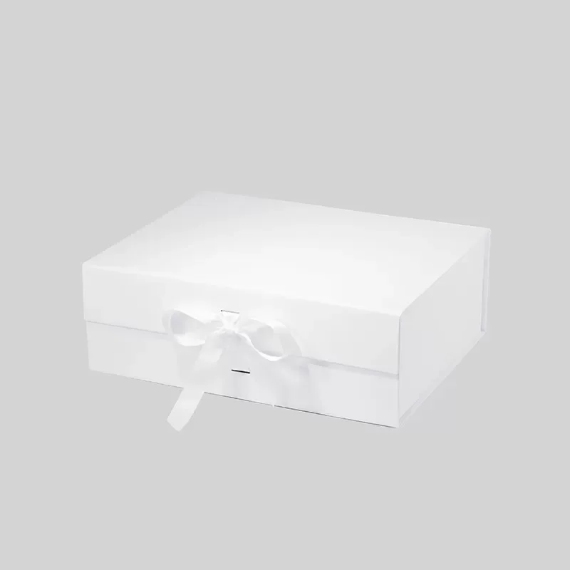 Pudełko Magnetyczne Białe Z Wstążką 330x255x115mm(zew) Ozdobny Karton