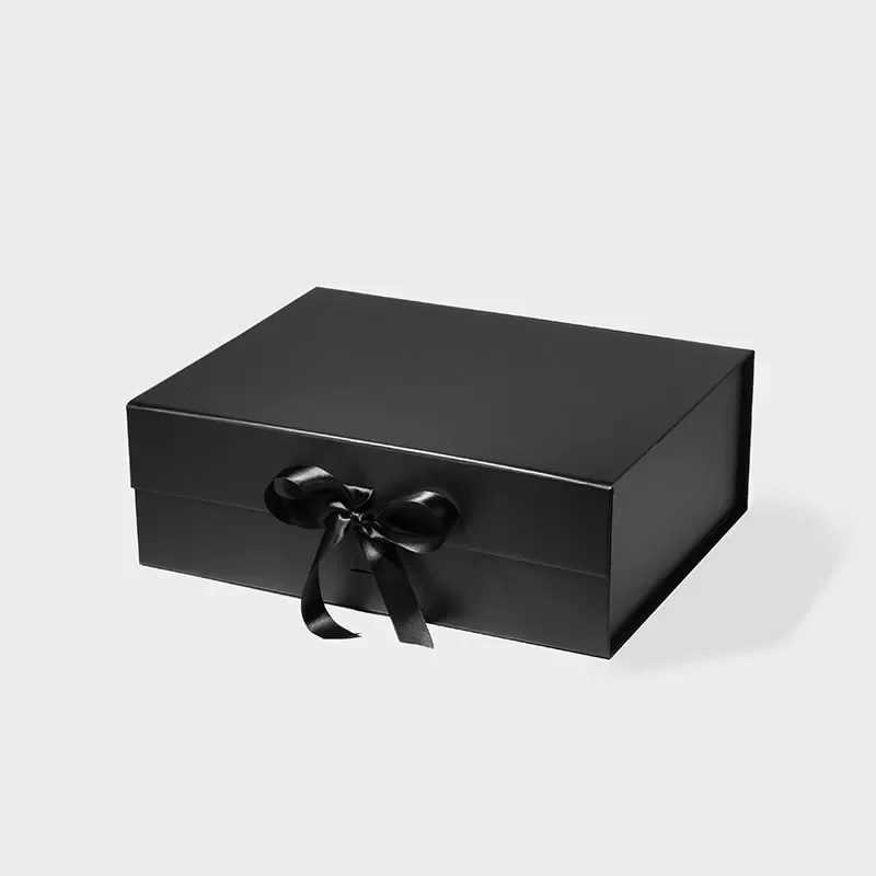 Czarne ozdobne pudełko magnetyczne A4 z wstążką 330x255x115 mm