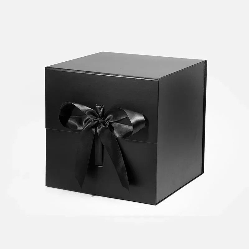 Pudełko Magnetyczne 280x280x280mm(zew) Czarne ze Wstążką Ozdobne